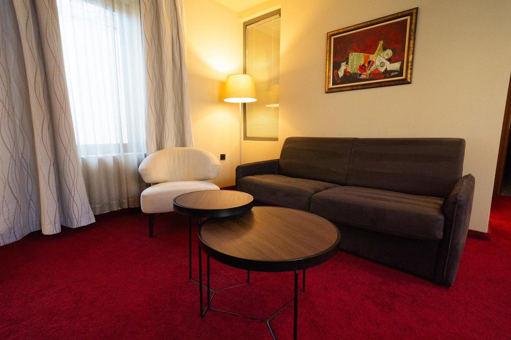Famous House Hotell Plovdiv Exteriör bild